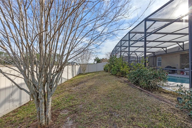 view of yard featuring a fenced in pool and a lanai