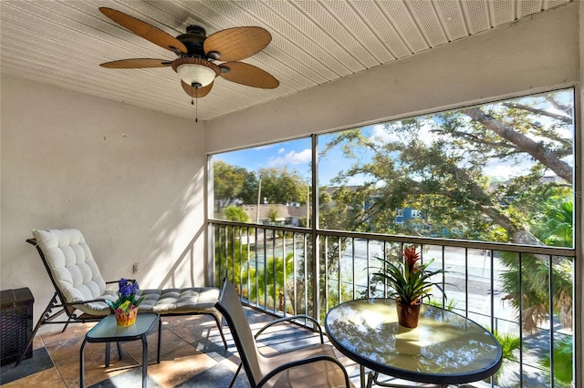 sunroom featuring ceiling fan