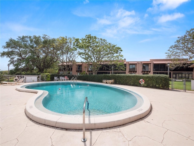 view of swimming pool featuring a patio