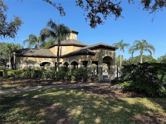 view of front of home with a front lawn