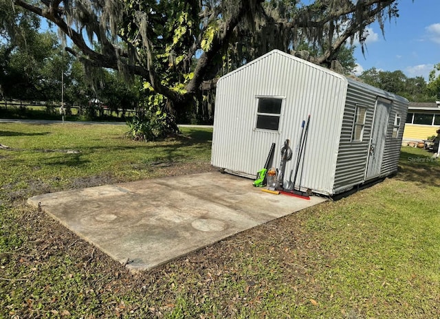 view of outdoor structure featuring a yard