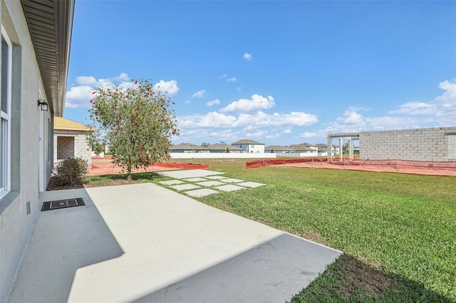 view of yard featuring a patio