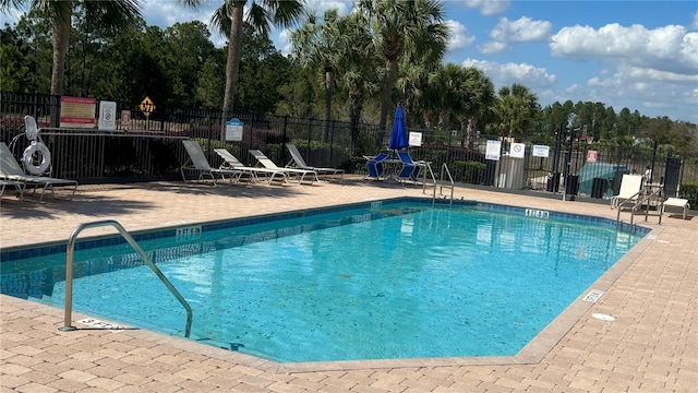 525 Aster Dr, Davenport, FL 33897 - pool featuring fence and a patio