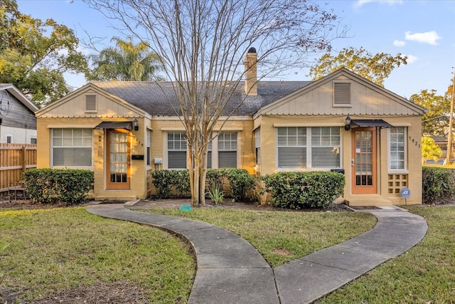 view of front of house with a front lawn