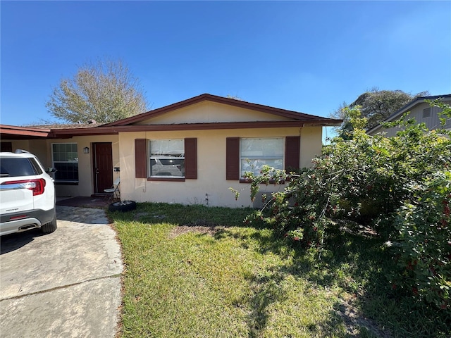 view of front of home featuring a front yard