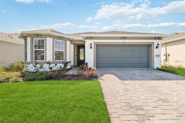 view of front facade with a garage and a front yard