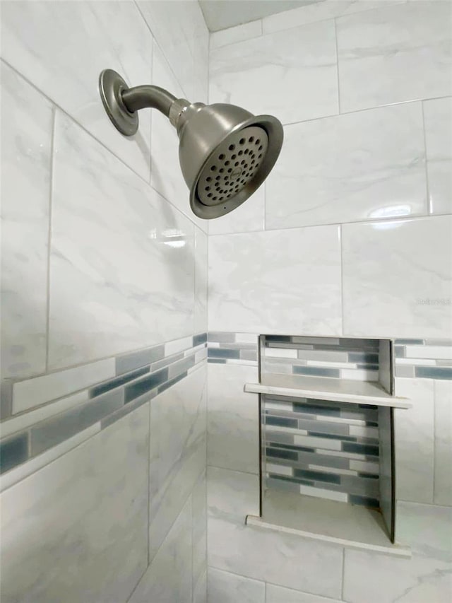 room details featuring tiled shower