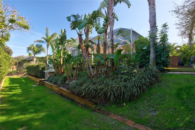 view of yard with a lanai