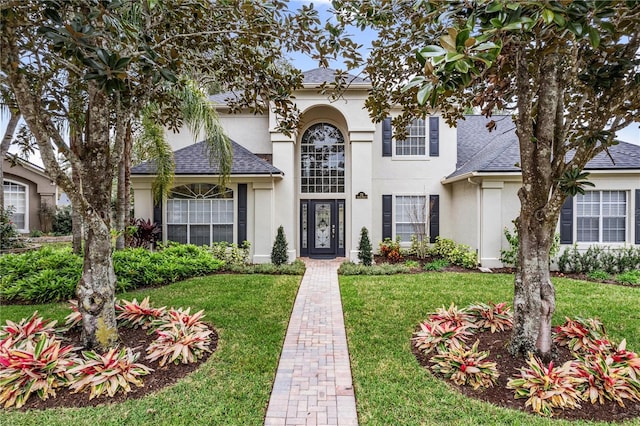 view of front facade with a front yard