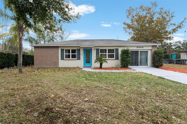 single story home featuring a front lawn