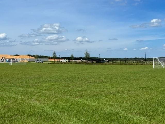 view of yard featuring a rural view