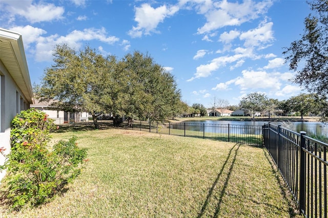 view of yard featuring a water view