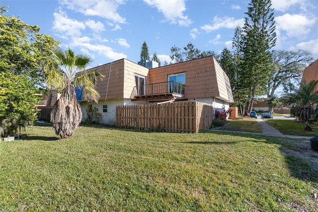 view of yard with a balcony