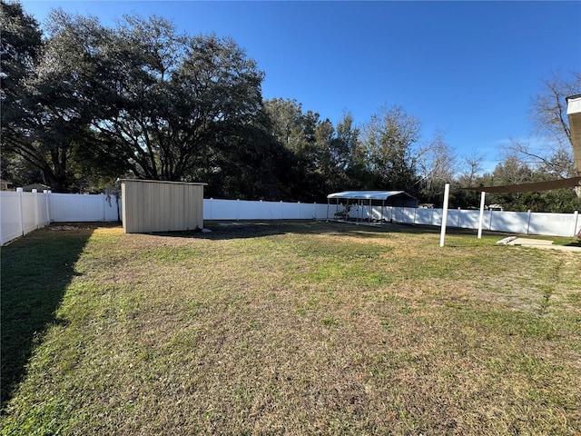 view of yard featuring a storage shed