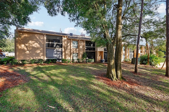 view of front of house with a front yard