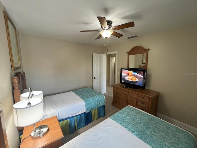 bedroom with ceiling fan