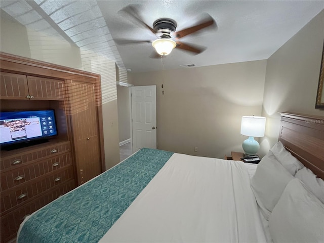 bedroom featuring ceiling fan