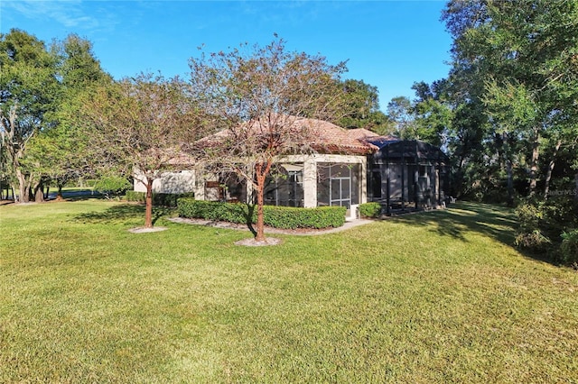 view of yard featuring a lanai