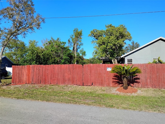 view of yard featuring fence