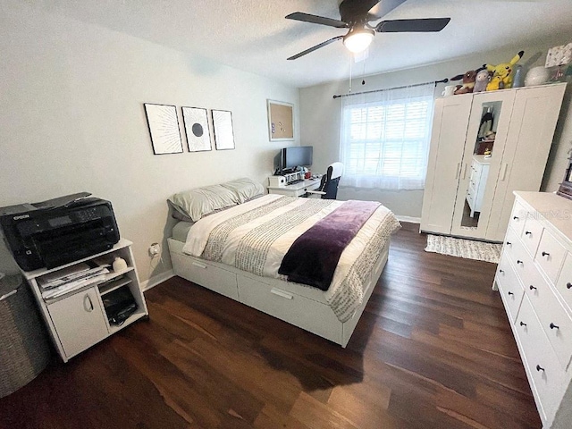 bedroom featuring a textured ceiling, dark hardwood / wood-style floors, and ceiling fan