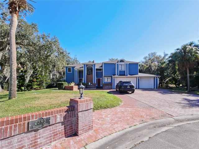 view of front facade featuring a garage and a front yard