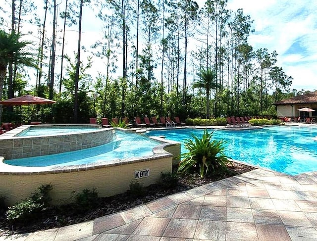 view of pool featuring a pool with connected hot tub