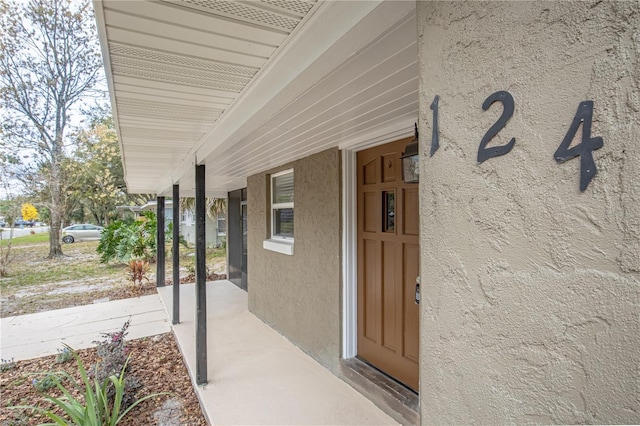 entrance to property with stucco siding