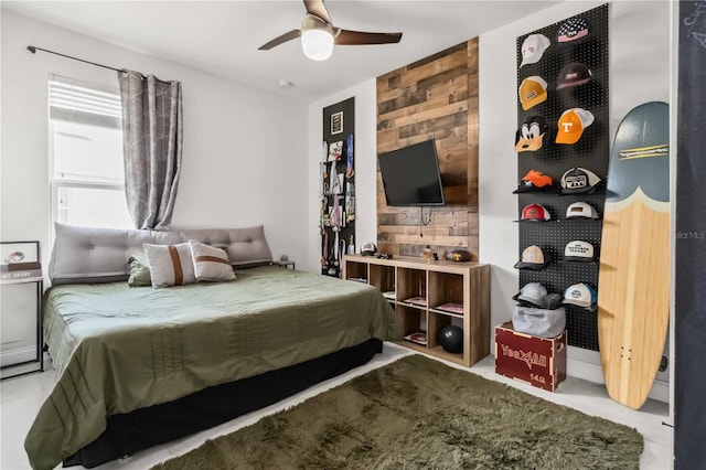 bedroom with ceiling fan