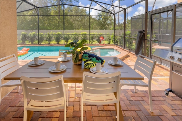8896 Bengal Ct, Kissimmee, FL 34747 - exterior space featuring a swimming pool with hot tub and glass enclosure