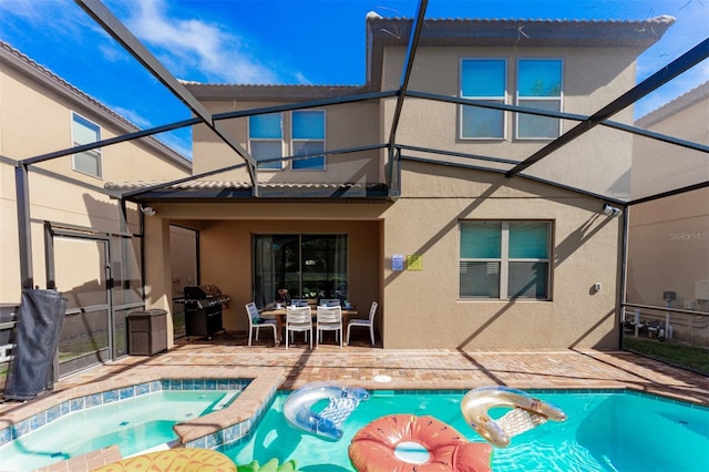 8896 Bengal Ct, Kissimmee, FL 34747 - back of house with a swimming pool with hot tub, a lanai, and a patio area