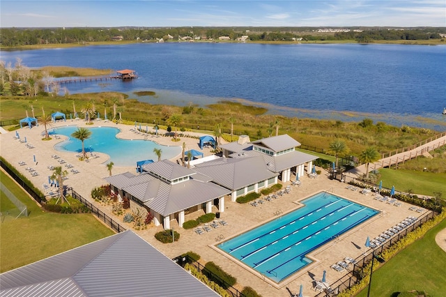 bird's eye view with a water view