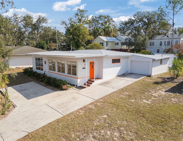 view of front facade featuring a garage