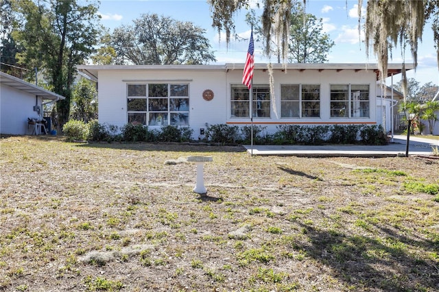 ranch-style home with a front yard