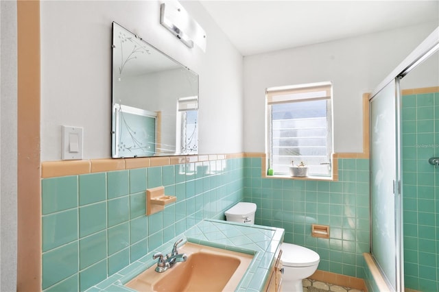 814 S Lakeshore Blvd, Lake Wales, FL 33853 - bathroom featuring tile walls, vanity, toilet, a shower with door, and tile patterned floors