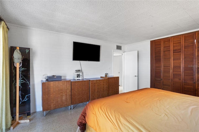 814 S Lakeshore Blvd, Lake Wales, FL 33853 - bedroom featuring a closet
