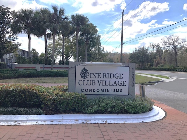 view of community / neighborhood sign