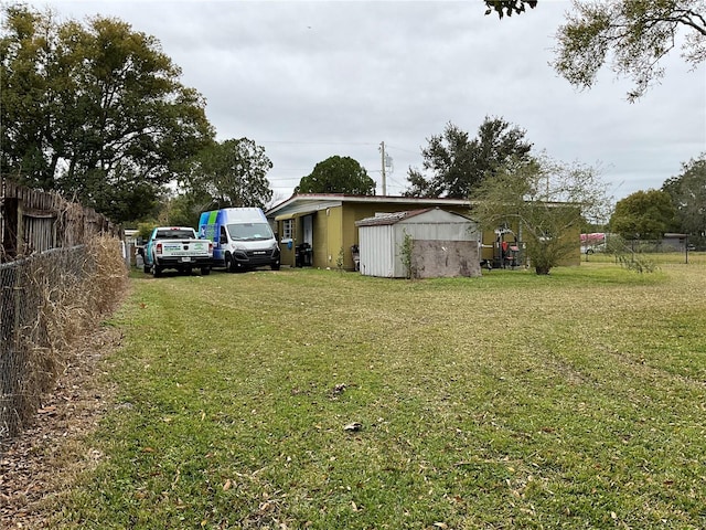 view of yard with a storage unit