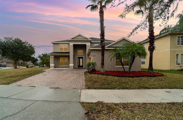 view of front of home featuring a lawn