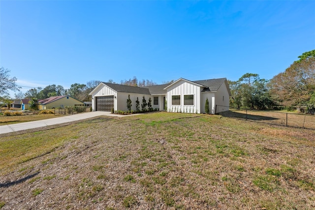 view of front of home featuring a garage and a front yard