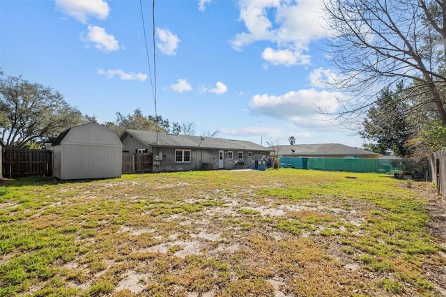 view of yard featuring a storage unit