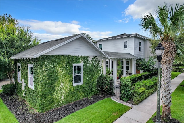 view of front of property with a front lawn