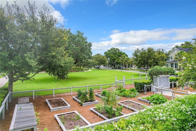 view of property's community featuring a lawn