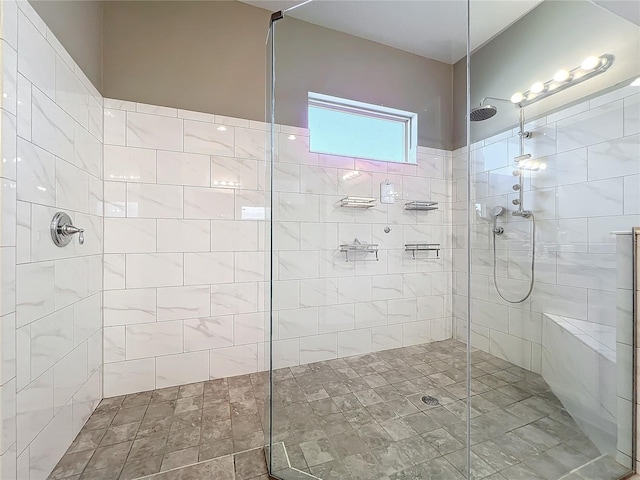 bathroom featuring a tile shower