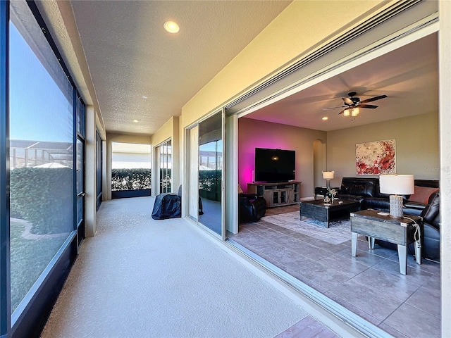 sunroom with ceiling fan