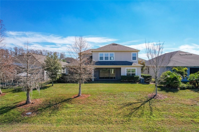 view of front of home featuring a front yard