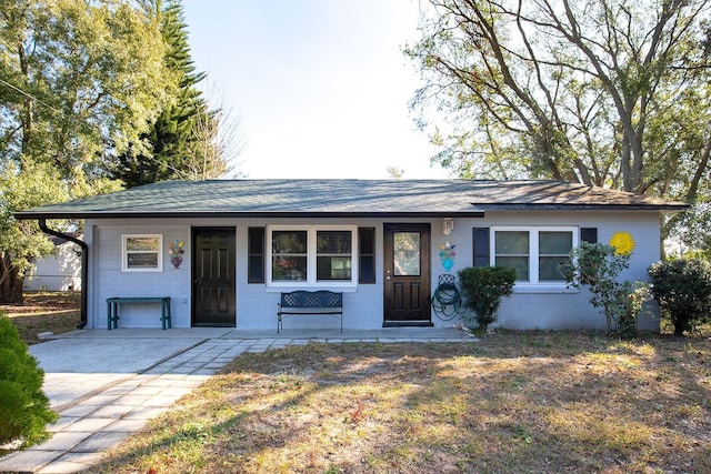 single story home featuring a garage and covered porch