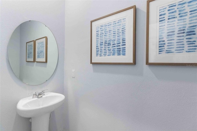 bathroom featuring sink