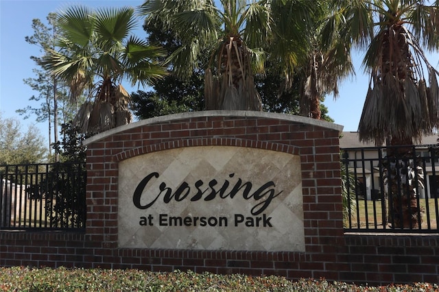 view of community / neighborhood sign