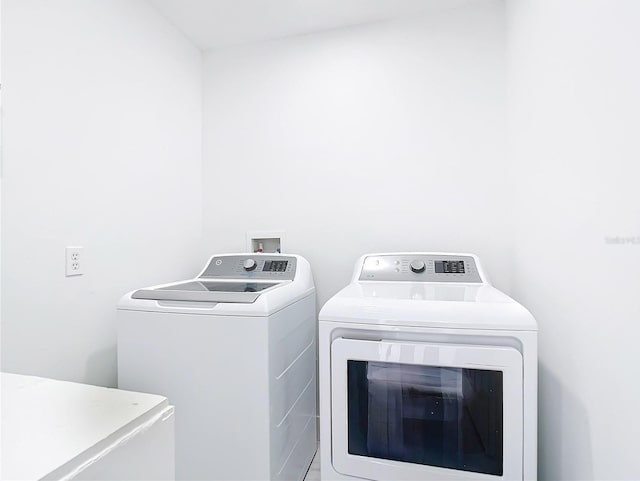 laundry room with independent washer and dryer