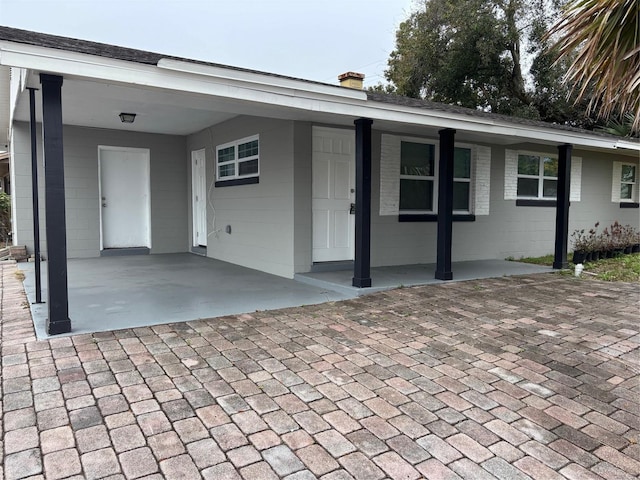 view of front of property featuring a carport